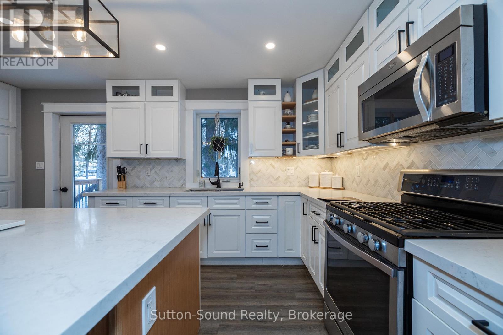 875 27th Street W, Georgian Bluffs, Ontario  N4K 6V5 - Photo 11 - X12037161