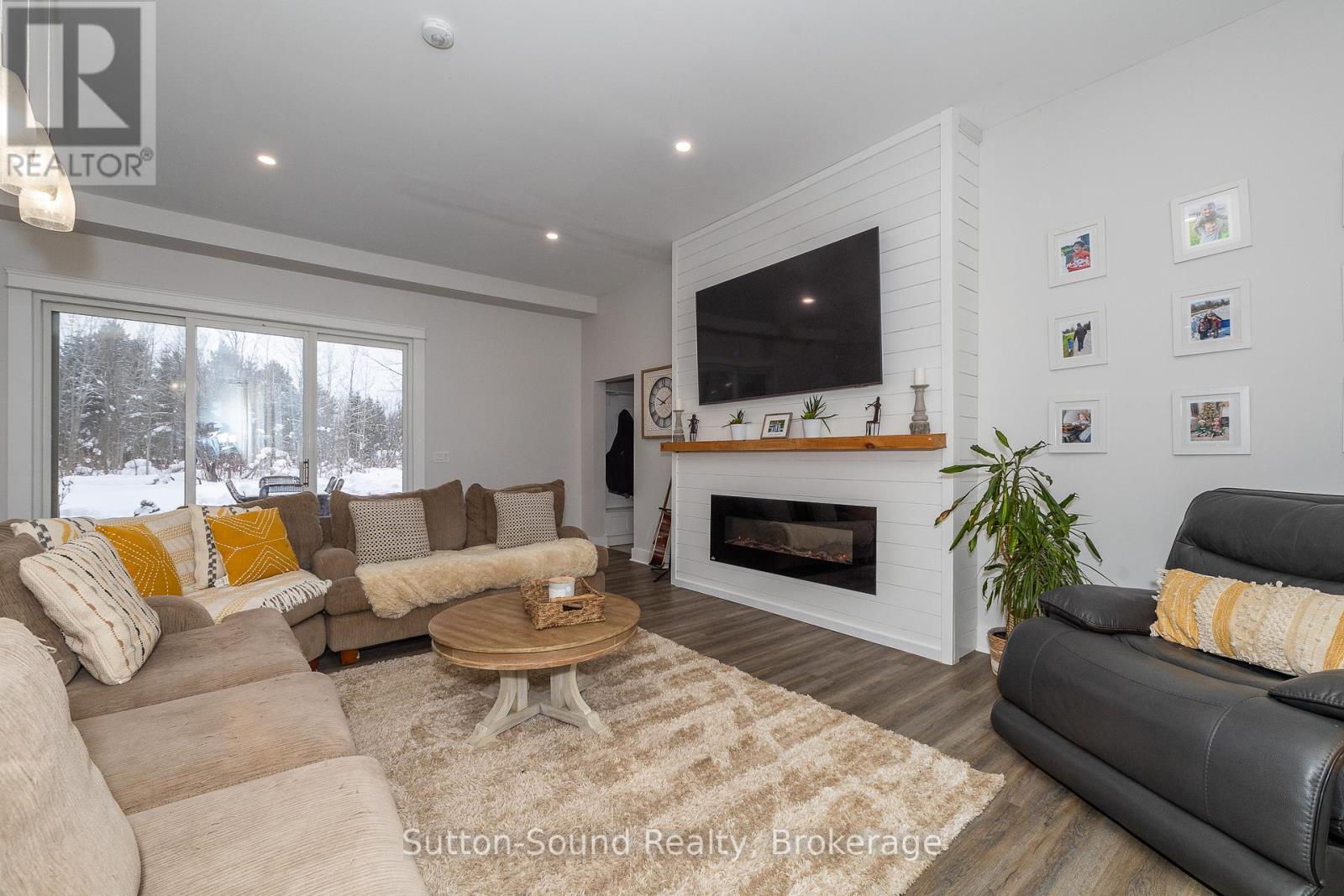 875 27th Street W, Georgian Bluffs, Ontario  N4K 6V5 - Photo 16 - X12037161