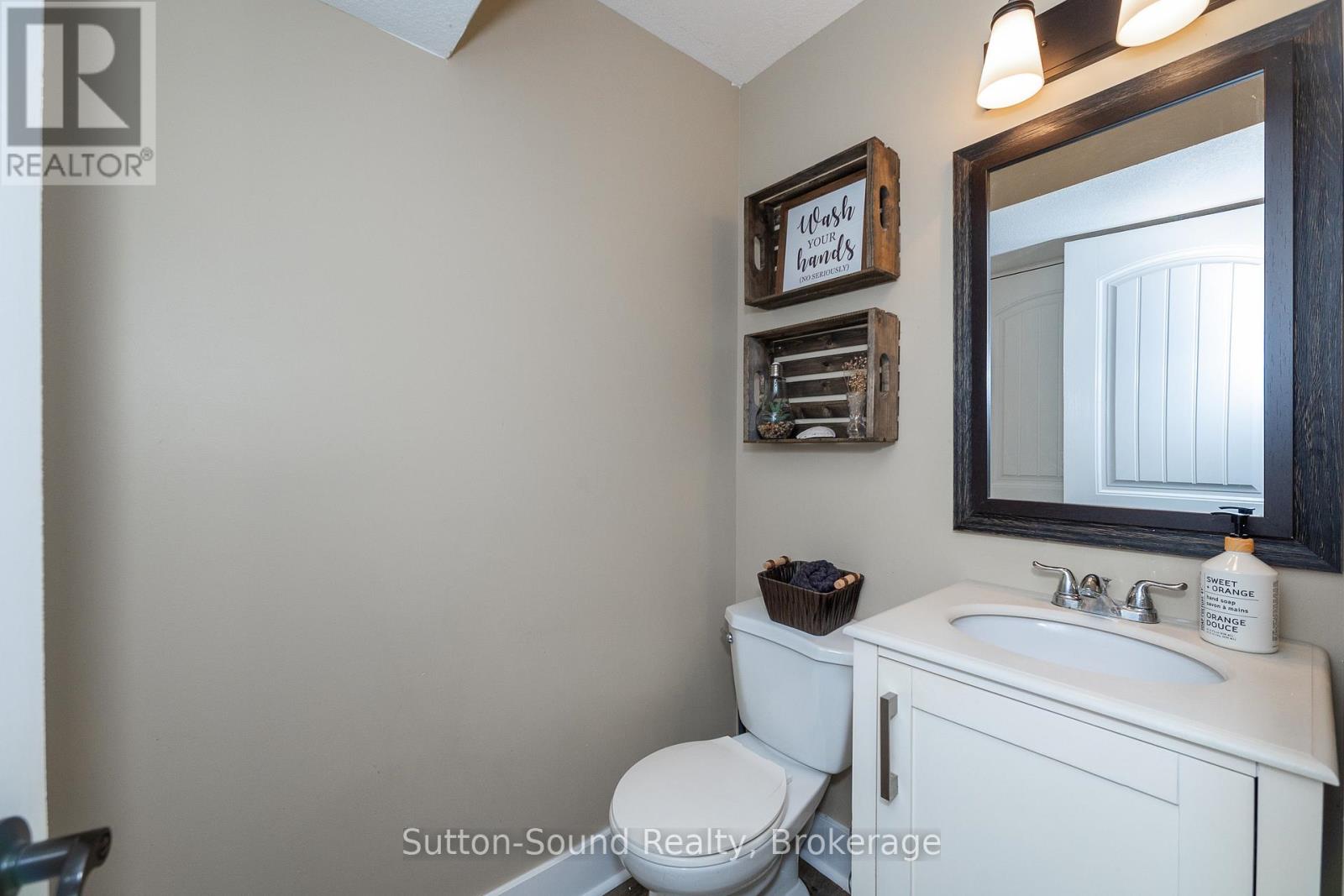 875 27th Street W, Georgian Bluffs, Ontario  N4K 6V5 - Photo 20 - X12037161