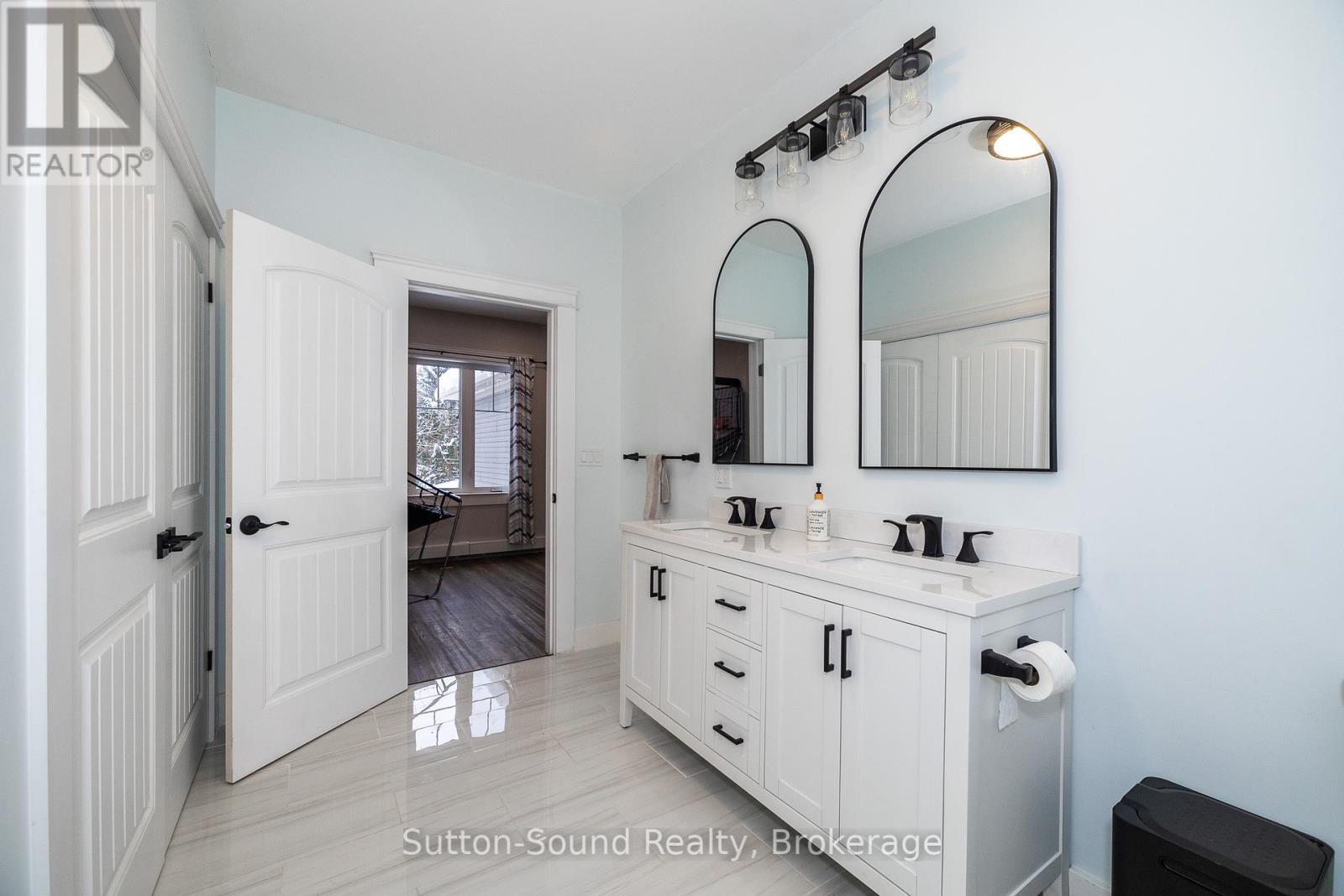 875 27th Street W, Georgian Bluffs, Ontario  N4K 6V5 - Photo 30 - X12037161