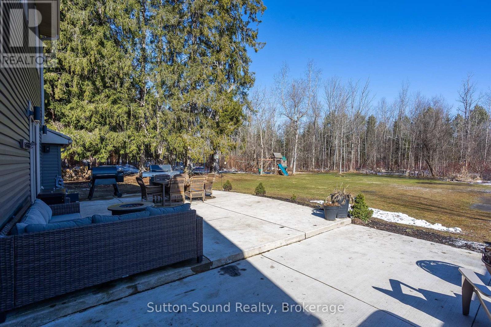 875 27th Street W, Georgian Bluffs, Ontario  N4K 6V5 - Photo 35 - X12037161