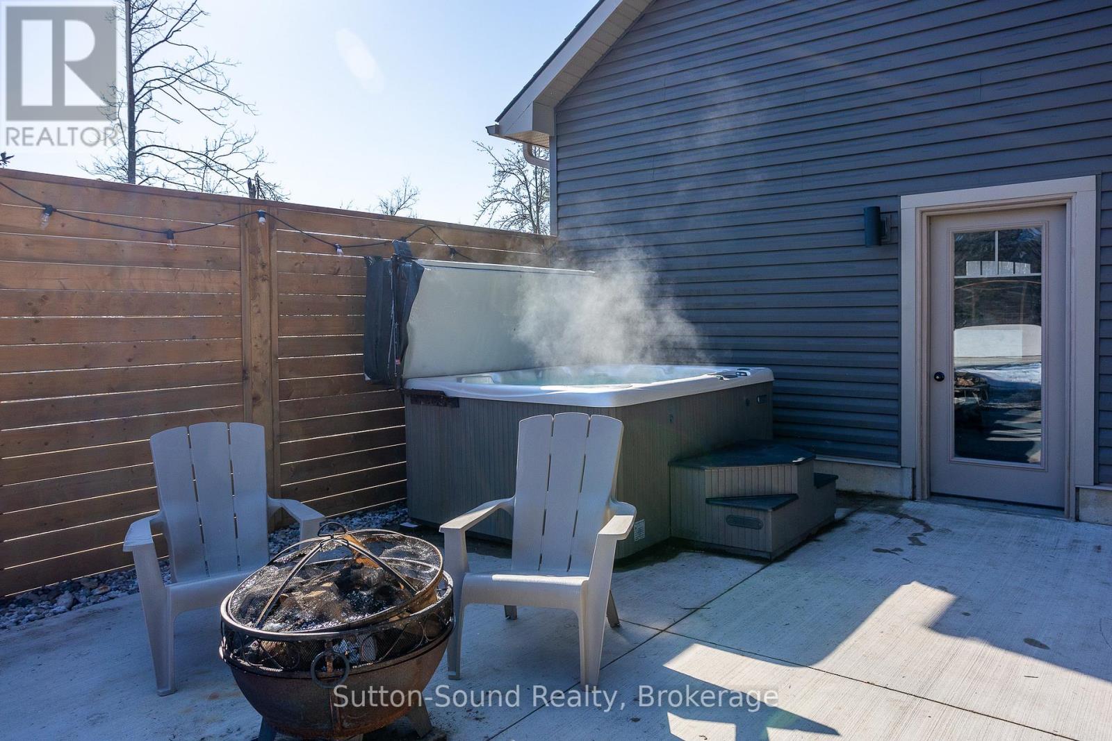 875 27th Street W, Georgian Bluffs, Ontario  N4K 6V5 - Photo 37 - X12037161