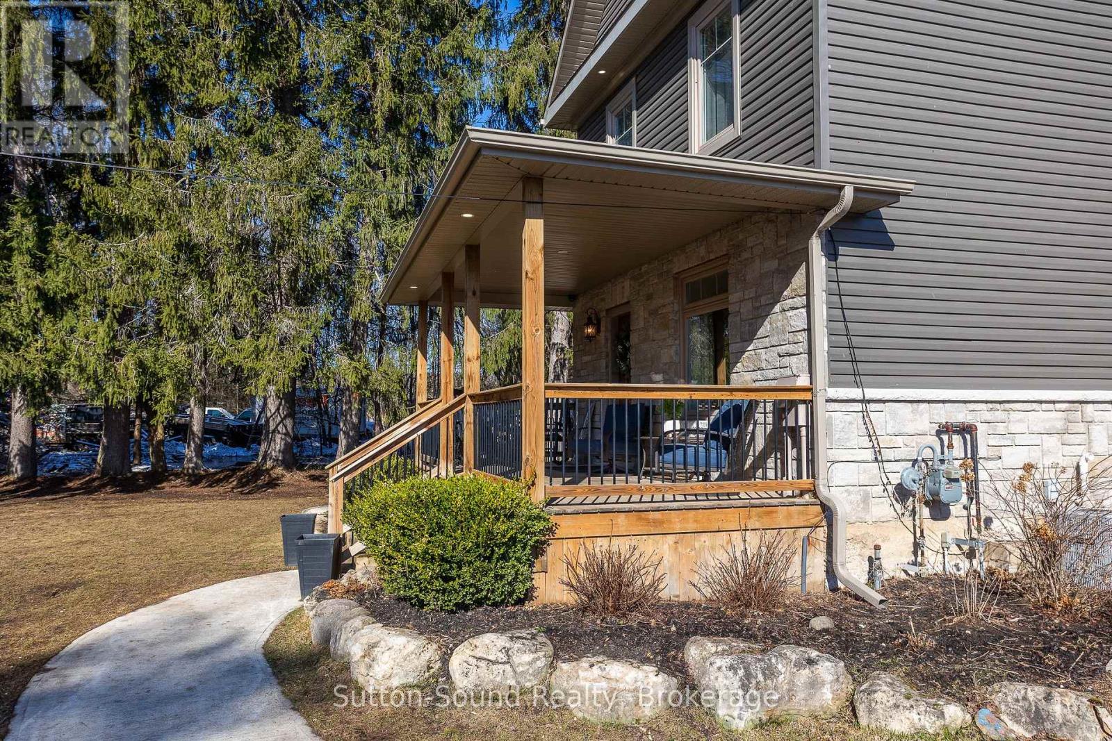 875 27th Street W, Georgian Bluffs, Ontario  N4K 6V5 - Photo 45 - X12037161