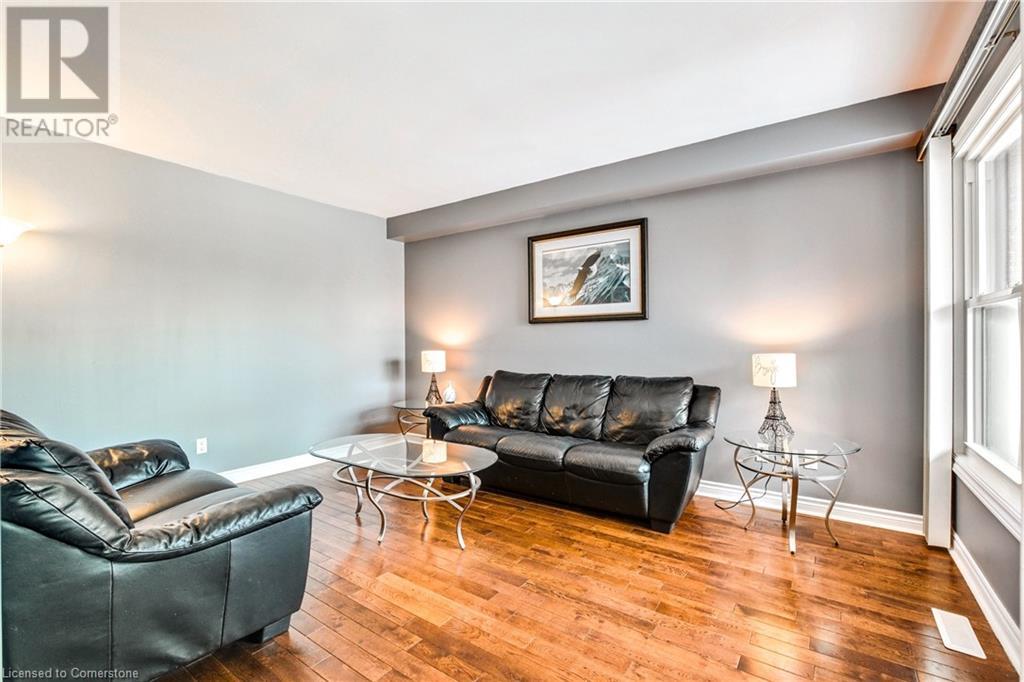 Property at 5 CHATSWORTH Crescent image 5