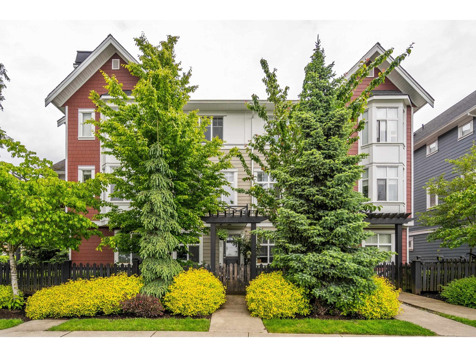 Property at 23 20852 77A AVENUE image 1