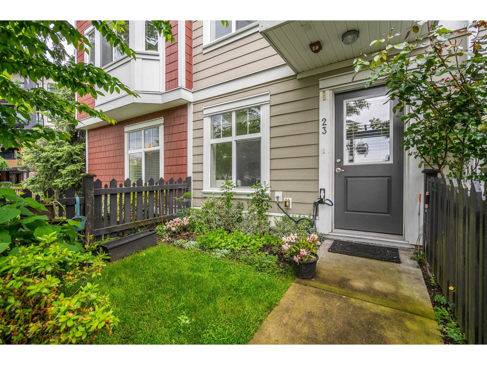 Property at 23 20852 77A AVENUE image 2