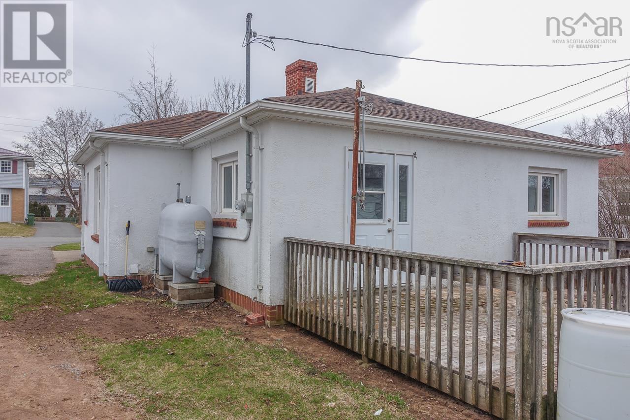 17 Prince Street, Kentville, Nova Scotia  B4N 1B7 - Photo 2 - 202500945