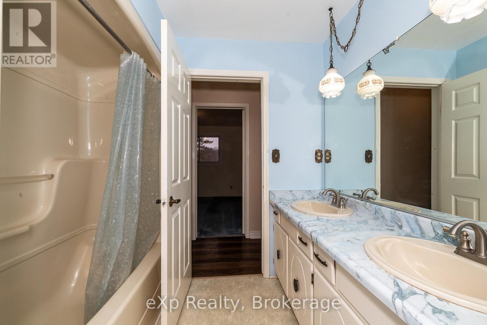 439607 Sydenham-Lakeshore Drive, Meaford, Ontario  N0H 1B0 - Photo 19 - X12037178