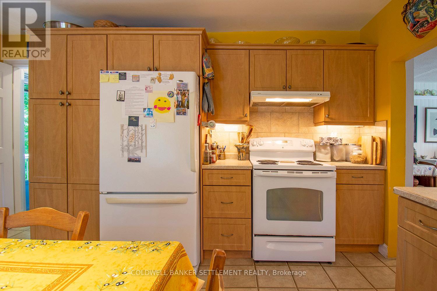 1070 Elizabeth Street, Frontenac (Frontenac Centre), Ontario  K0H 2P0 - Photo 11 - X12037199