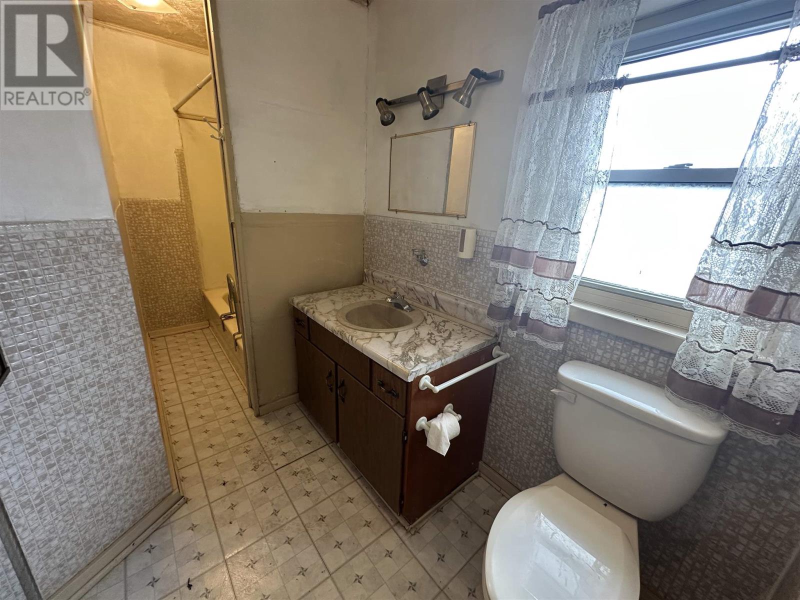 254 John St, Sault Ste. Marie, Ontario  P6A 1P5 - Photo 15 - SM243143
