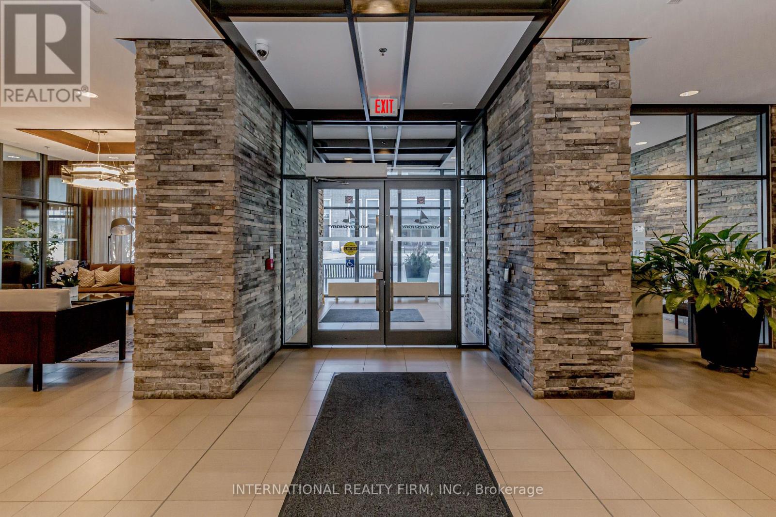 Property at 211 - 1 HURONTARIO STREET image 4