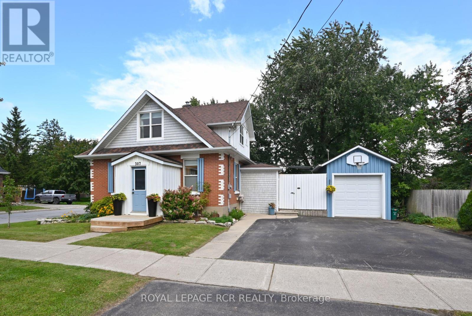 Property at 307 VICTORIA STREET image 3