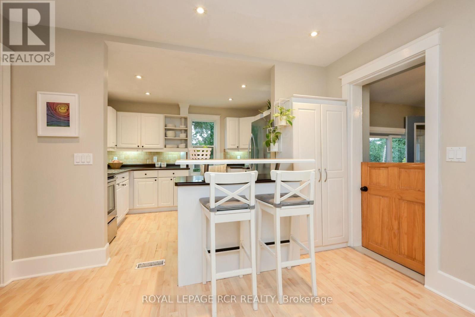Property at 307 VICTORIA STREET image 5