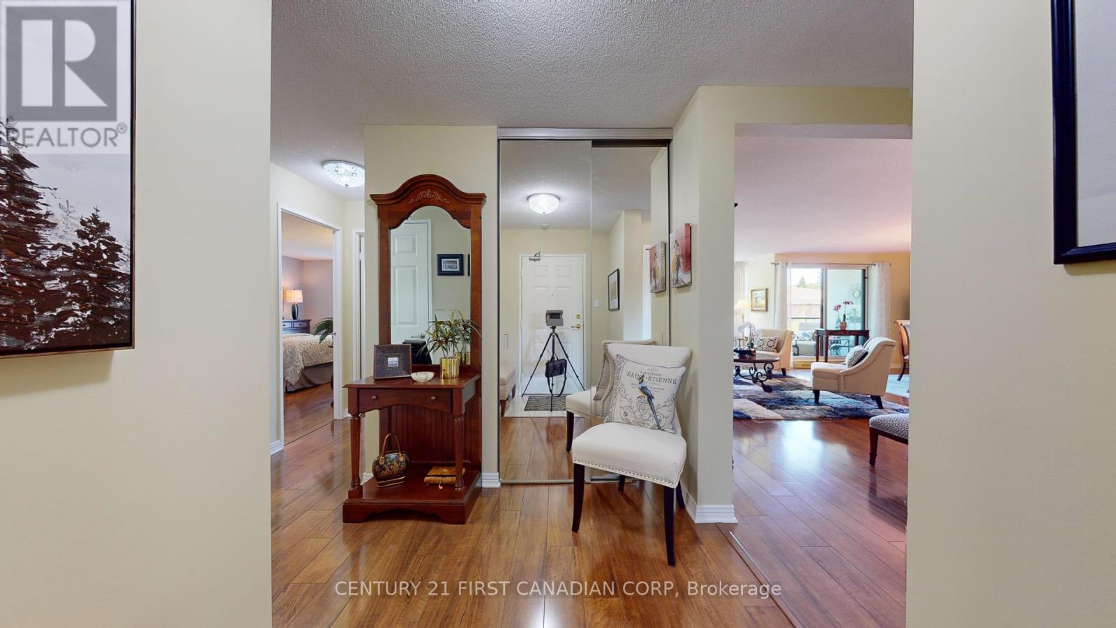 Property at 204 - 1180 COMMISSIONERS ROAD W image 3