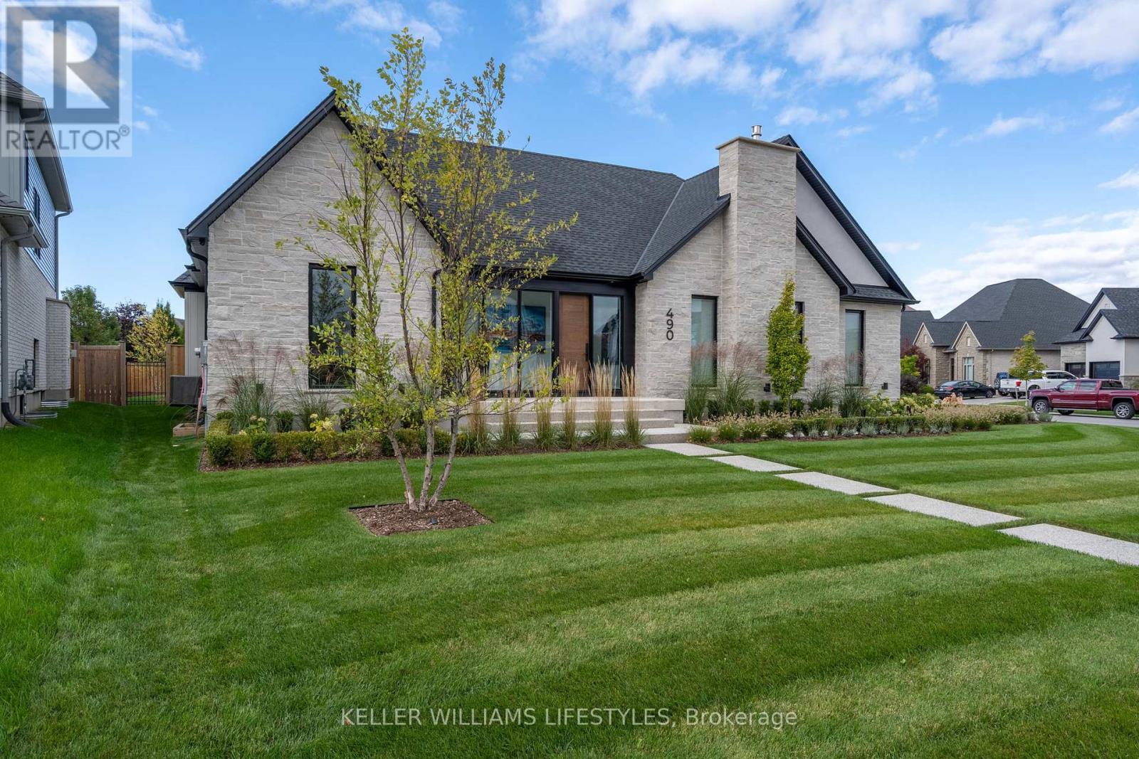 Property at 490 EAGLETRACE DRIVE image 2