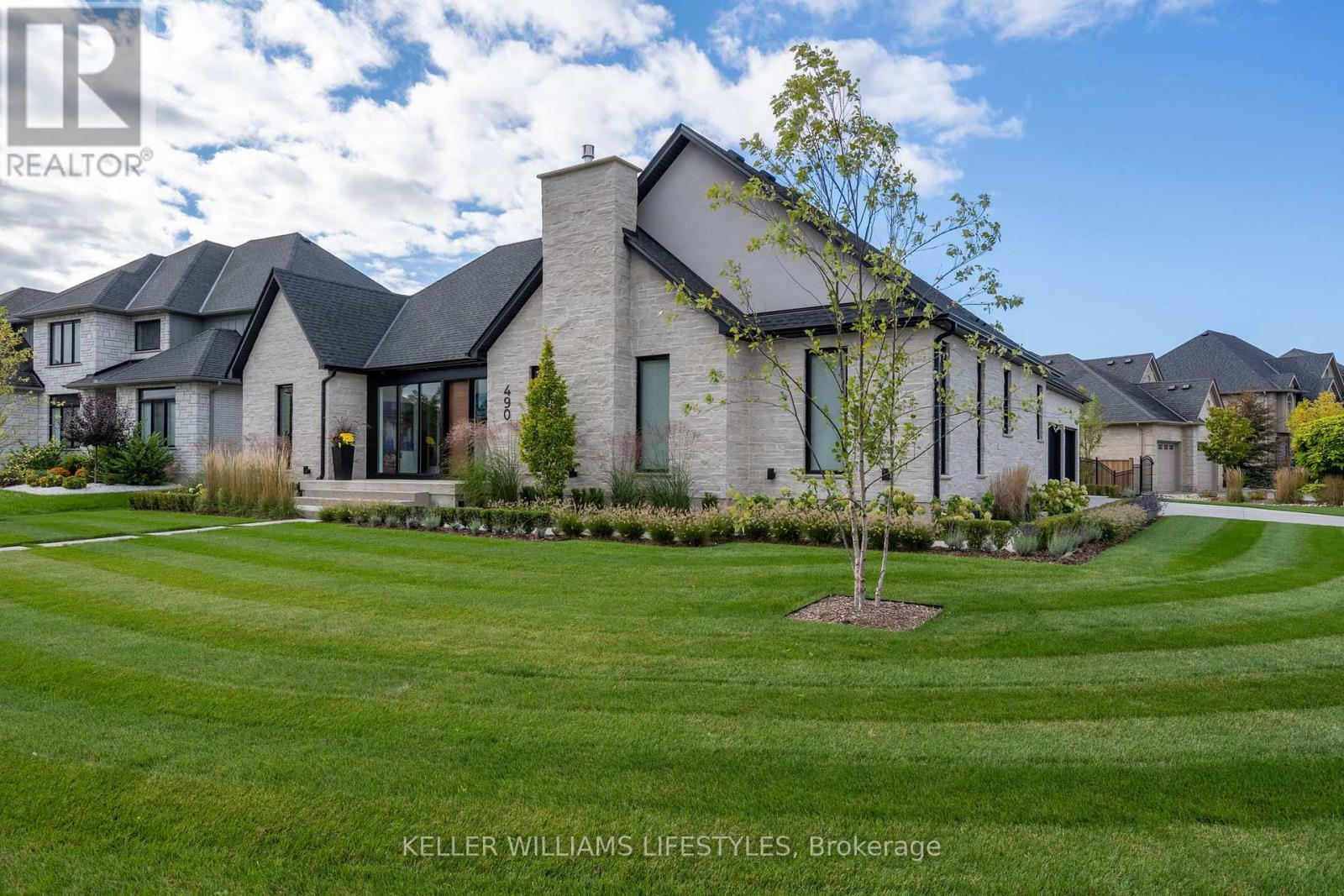 Property at 490 EAGLETRACE DRIVE image 3