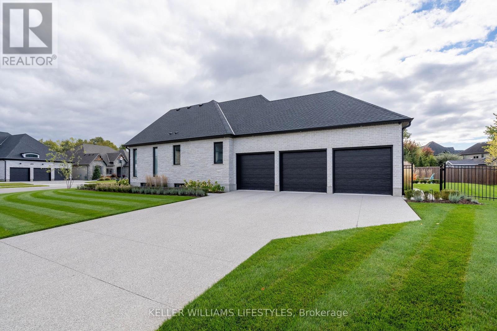 Property at 490 EAGLETRACE DRIVE image 4