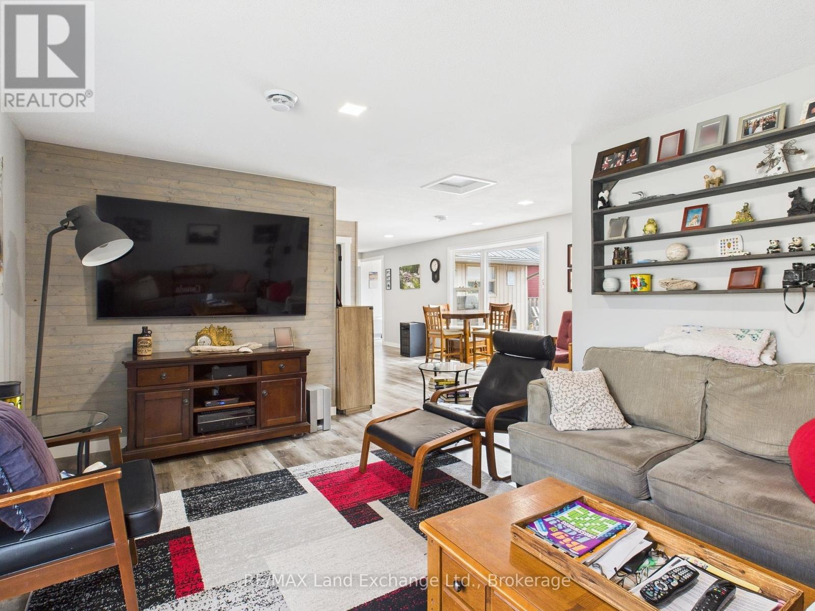 203 London Road E, Huron-Kinloss, Ontario  N0G 2R0 - Photo 11 - X12037275