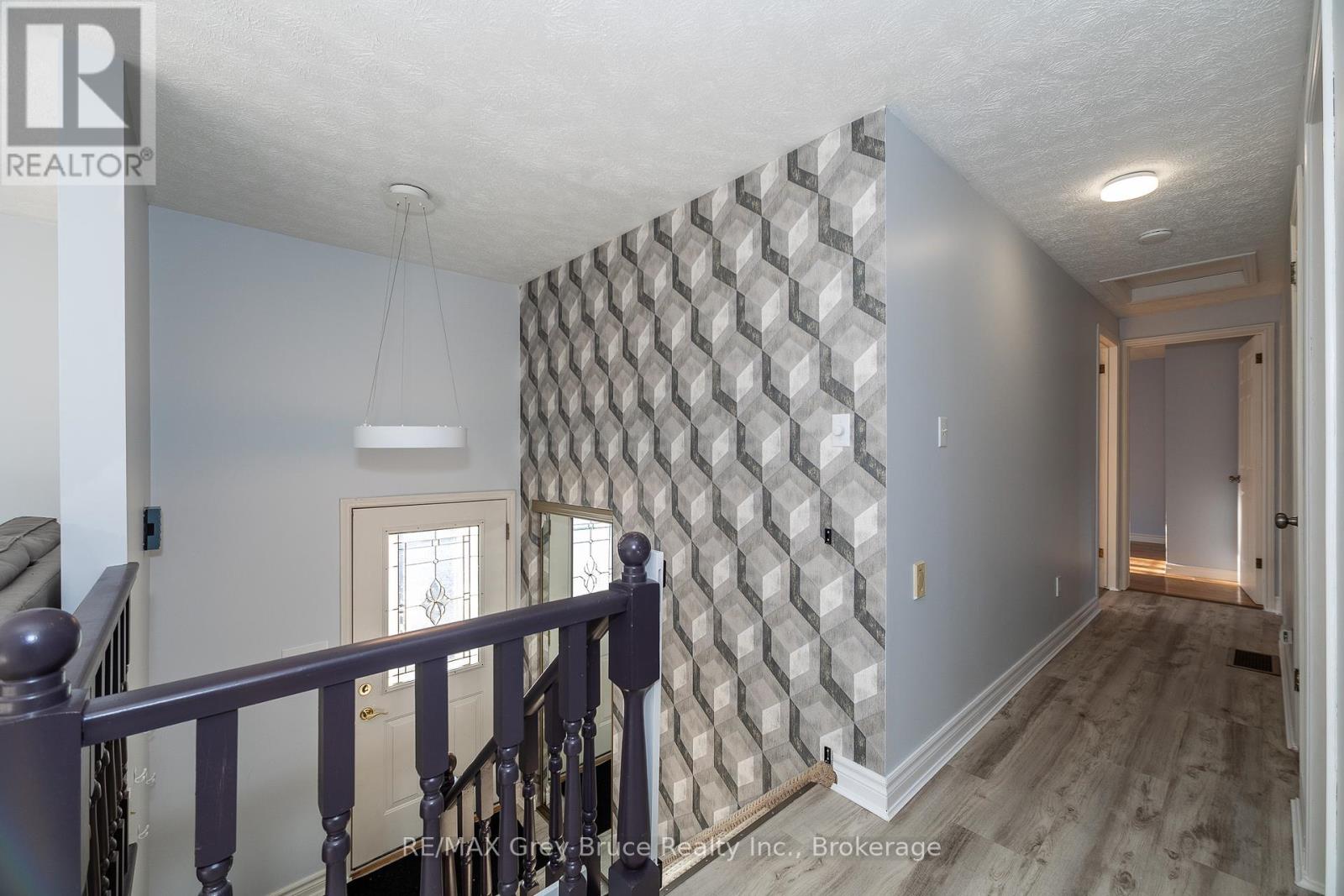 260 8th A Avenue E, Owen Sound, Ontario  N4K 6L2 - Photo 5 - X12037302