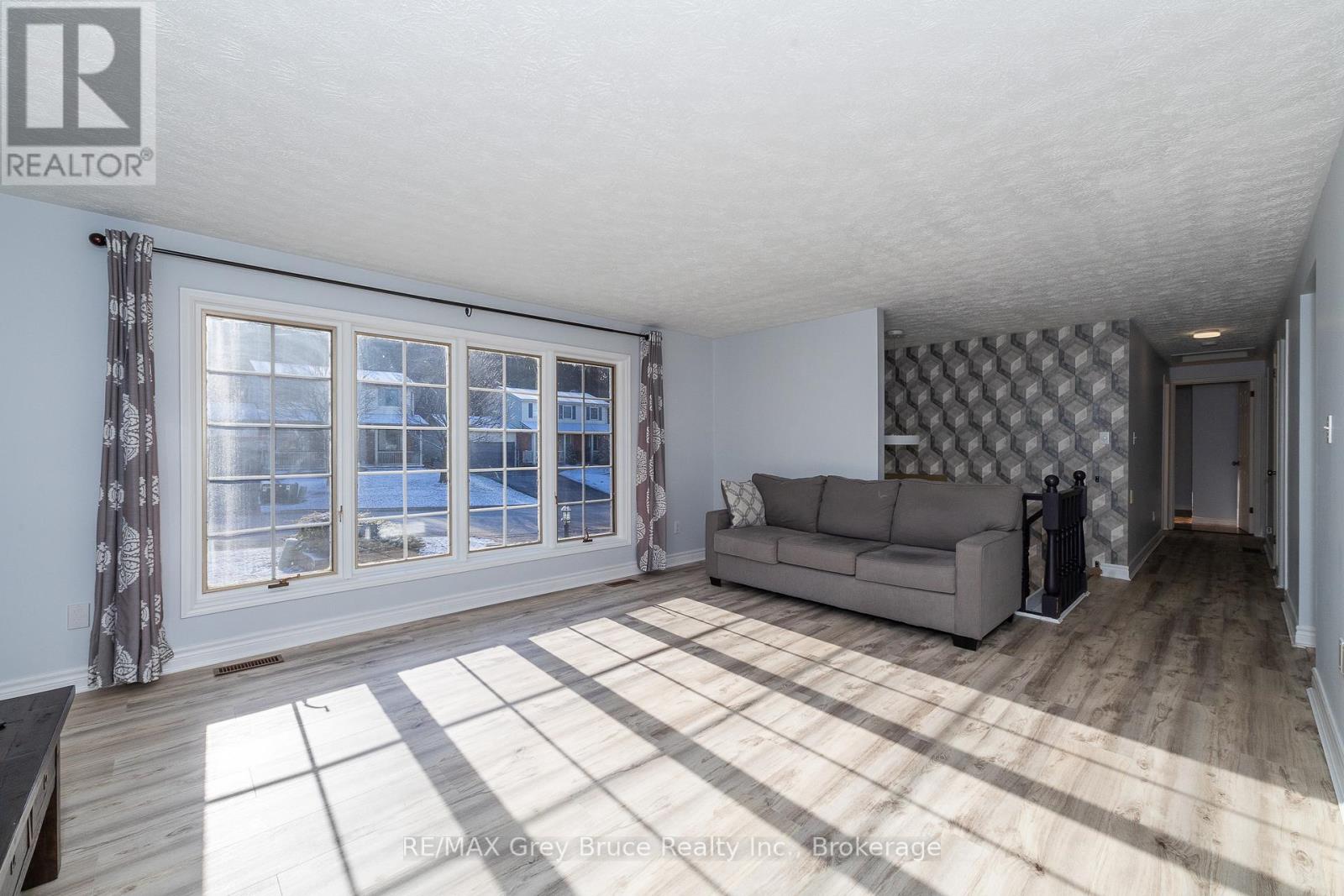 260 8th A Avenue E, Owen Sound, Ontario  N4K 6L2 - Photo 7 - X12037302
