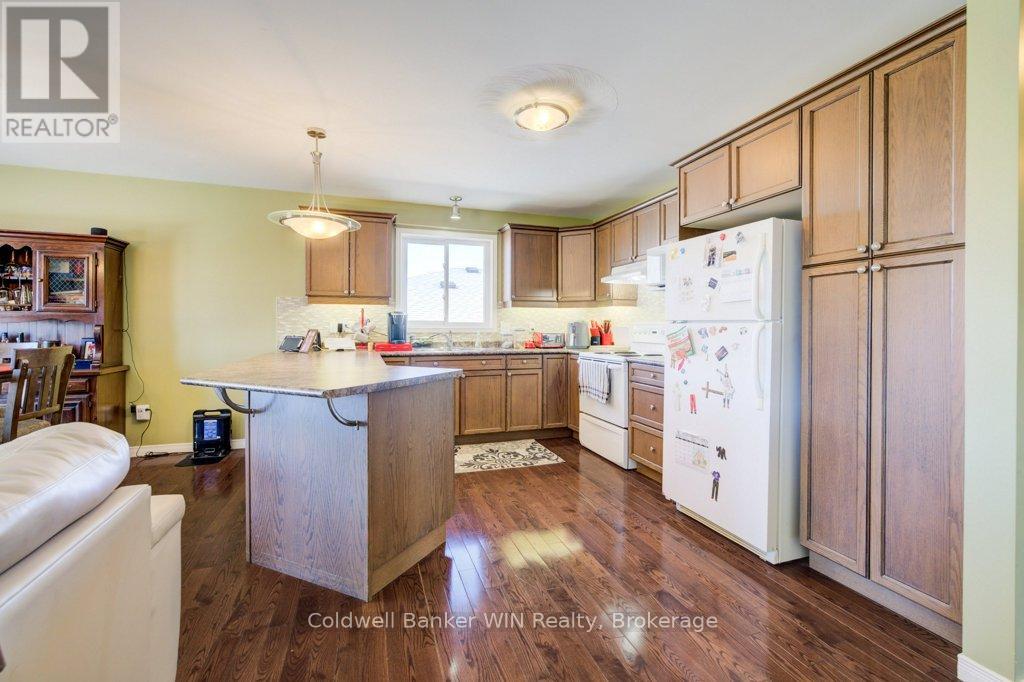 460 King Street E, Wellington North, Ontario  N0G 2L2 - Photo 7 - X12037325