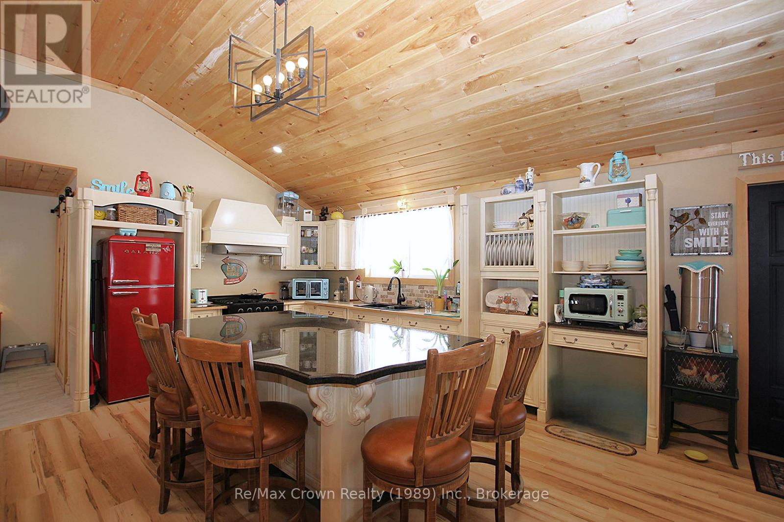 303 Clear Lake Road, Parry Sound Remote Area, Ontario  P0H 1A0 - Photo 12 - X12036671