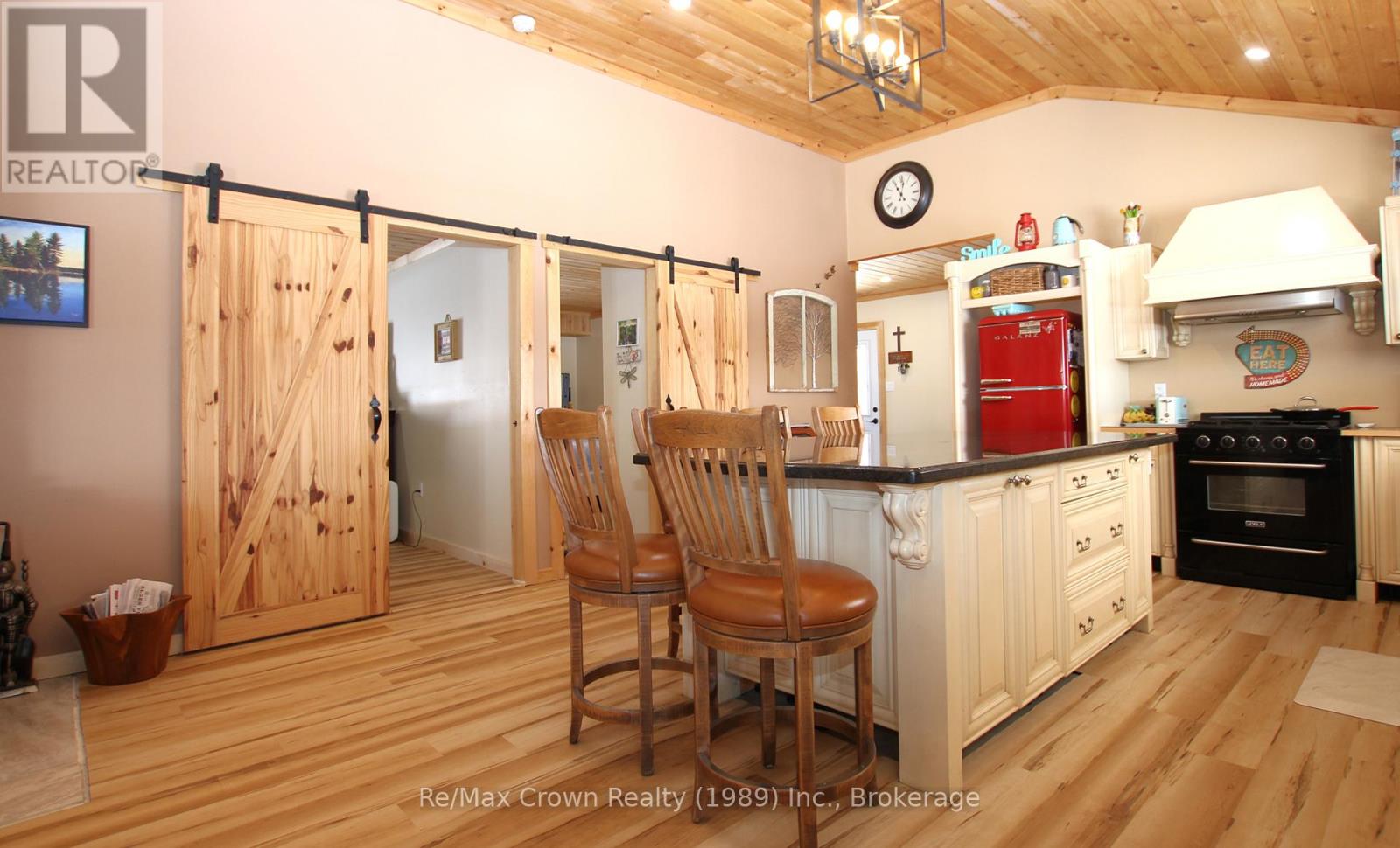 303 Clear Lake Road, Parry Sound Remote Area, Ontario  P0H 1A0 - Photo 14 - X12036671