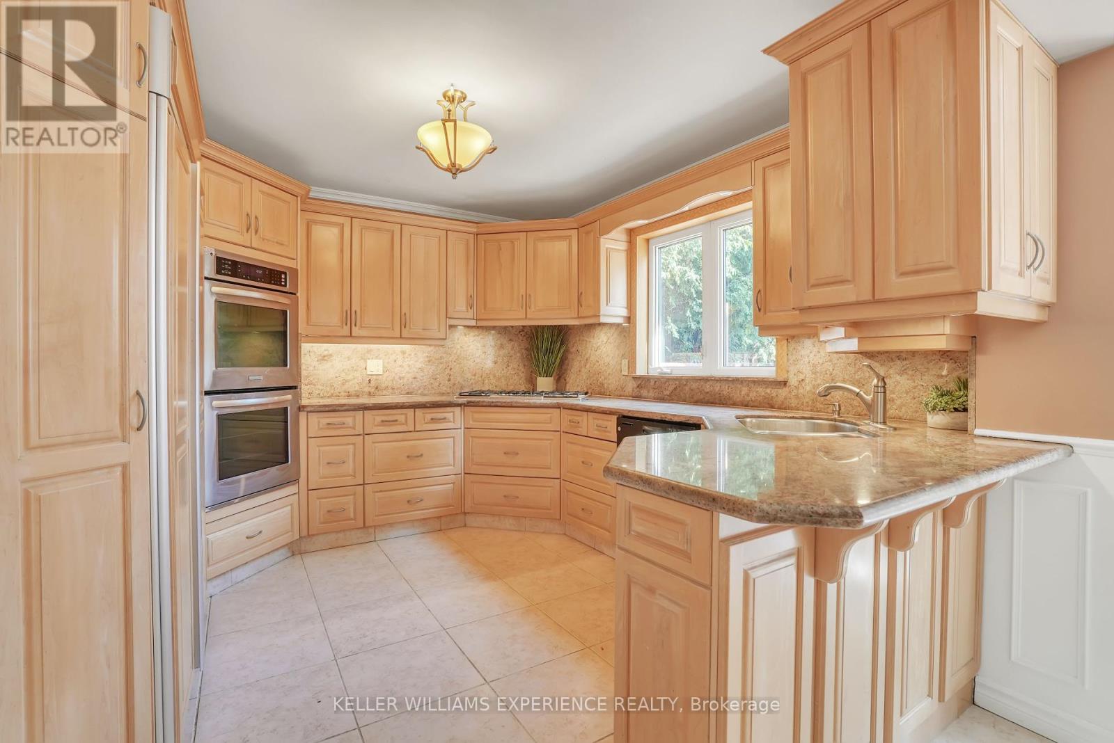 43 Waterhouse Way, Richmond Hill, Ontario  L4C 9H5 - Photo 8 - N12037444