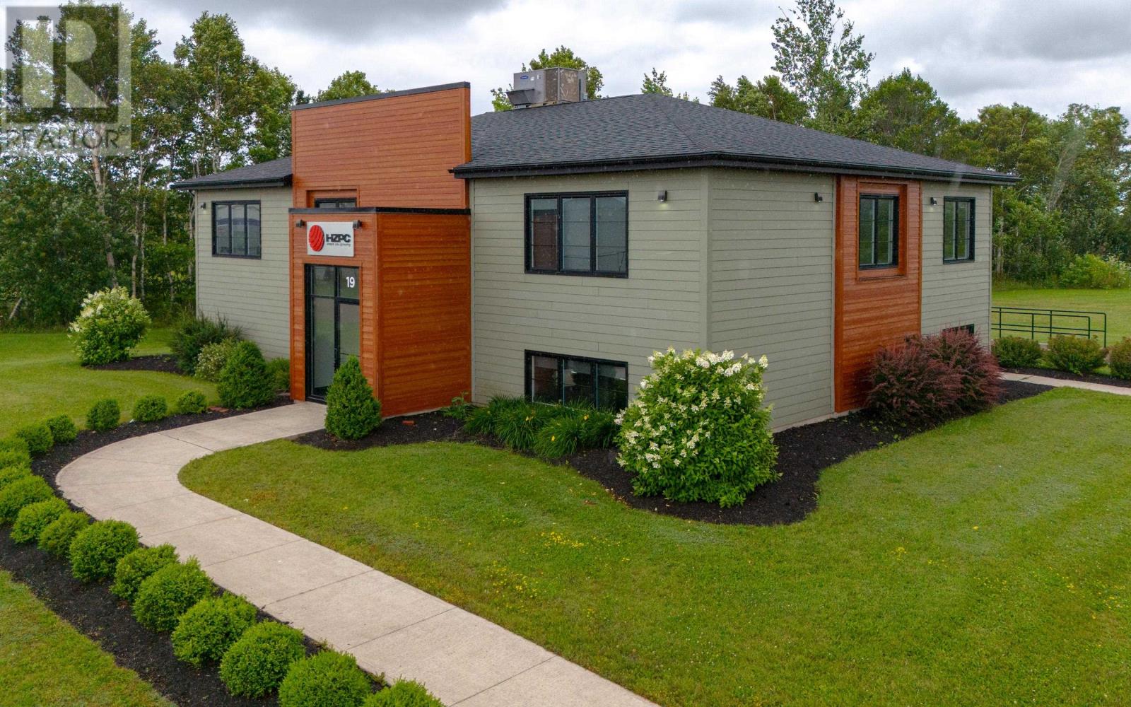 19 Regis Duffy Drive, West Royalty, Prince Edward Island  C1E 0K5 - Photo 2 - 202505622
