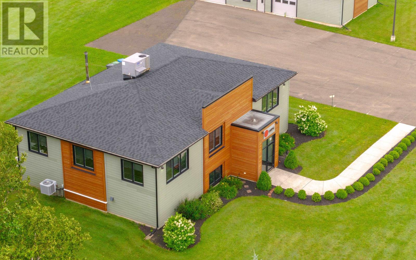 19 Regis Duffy Drive, West Royalty, Prince Edward Island  C1E 0K5 - Photo 3 - 202505622