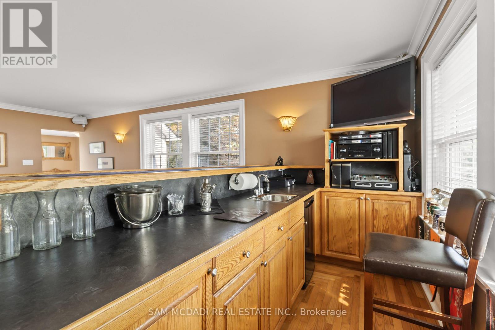 14 Lakeshore Road, Fort Erie, Ontario  L2A 1B1 - Photo 13 - X12037353