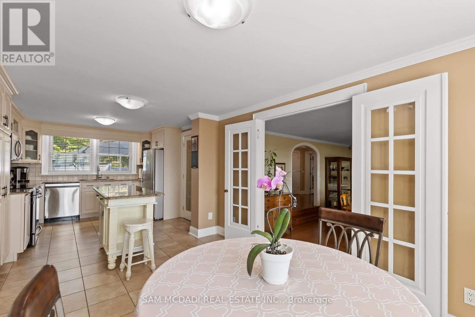 14 Lakeshore Road, Fort Erie, Ontario  L2A 1B1 - Photo 19 - X12037353