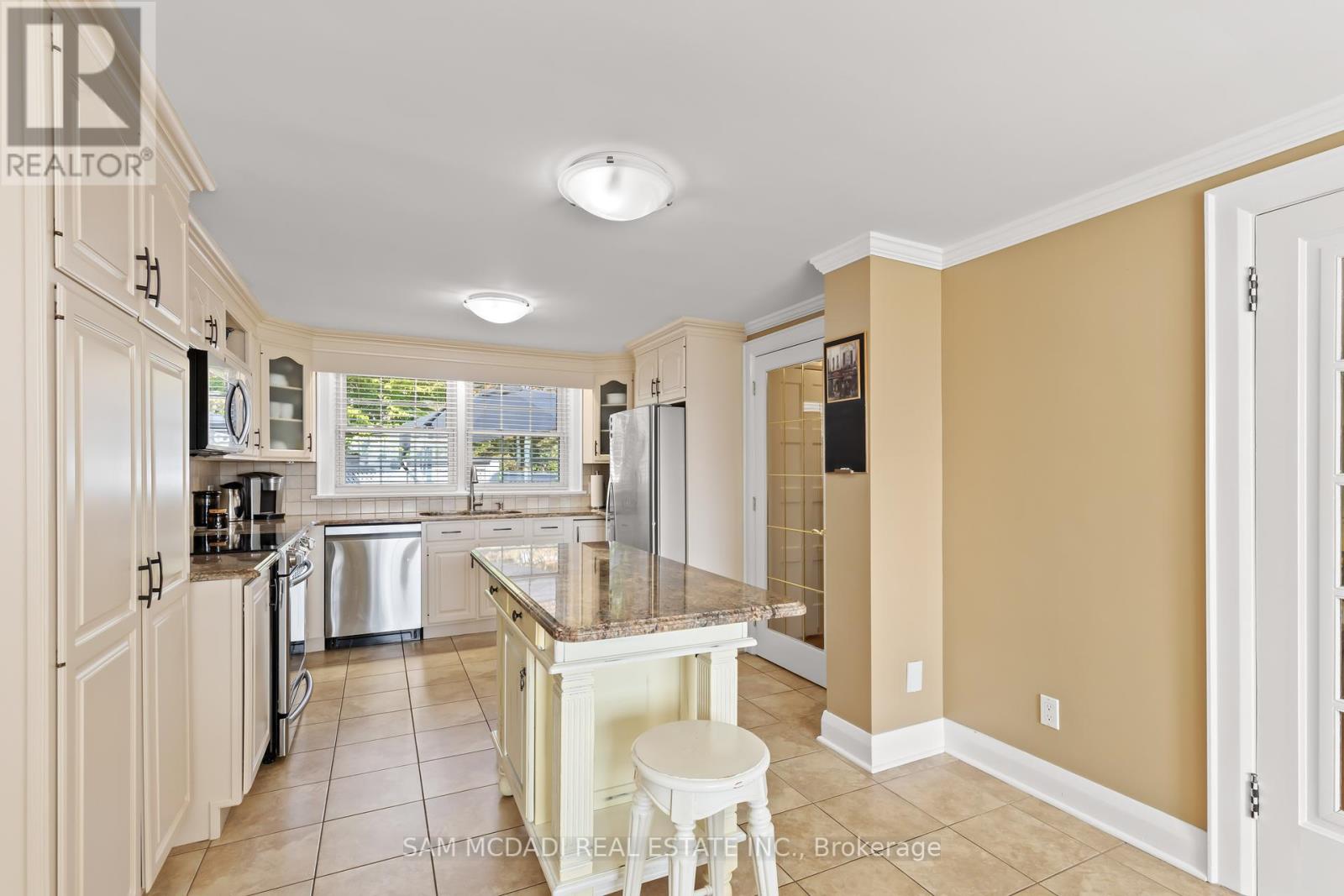 14 Lakeshore Road, Fort Erie, Ontario  L2A 1B1 - Photo 20 - X12037353