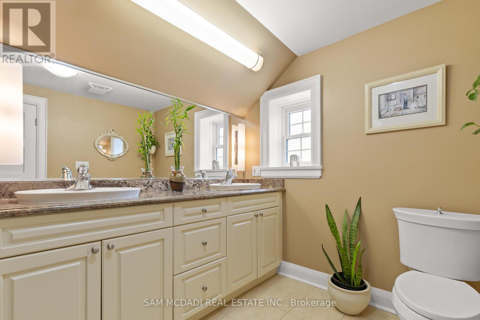 14 Lakeshore Road, Fort Erie, Ontario  L2A 1B1 - Photo 33 - X12037353