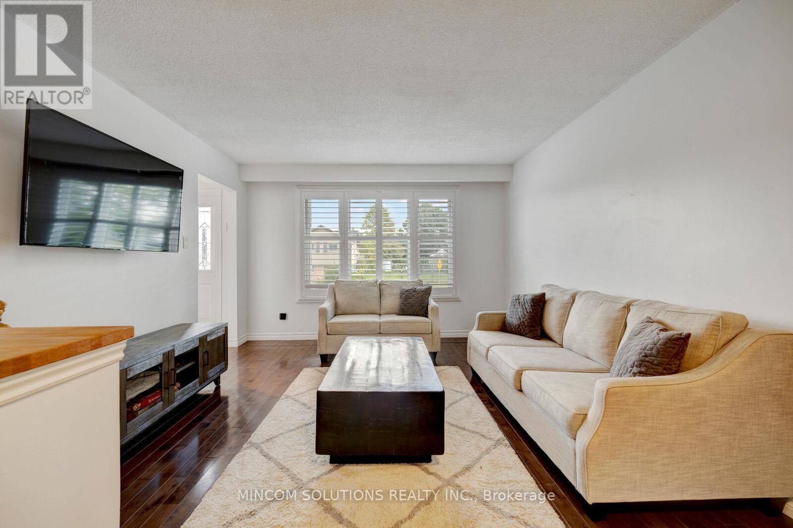 Property at 2 GARDEN CRESCENT image 3