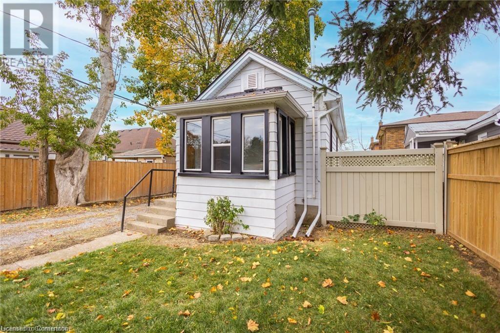 Property at 11 PERRY Street image 5