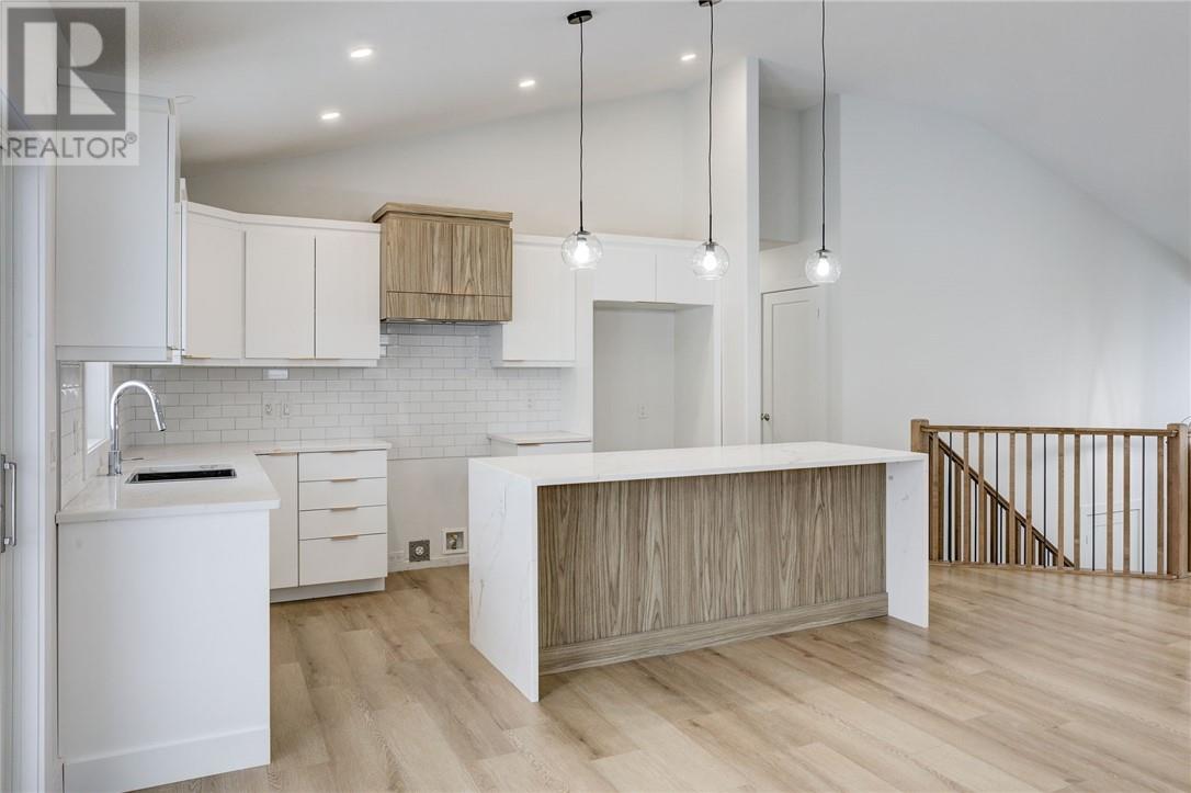 Property at 831 Moonrock image 3