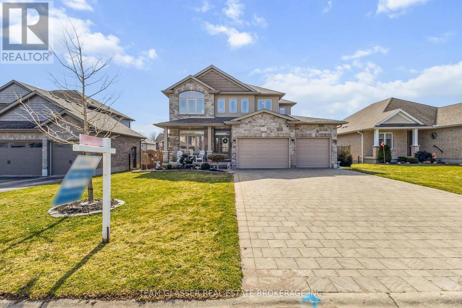 21 Oliver Crescent