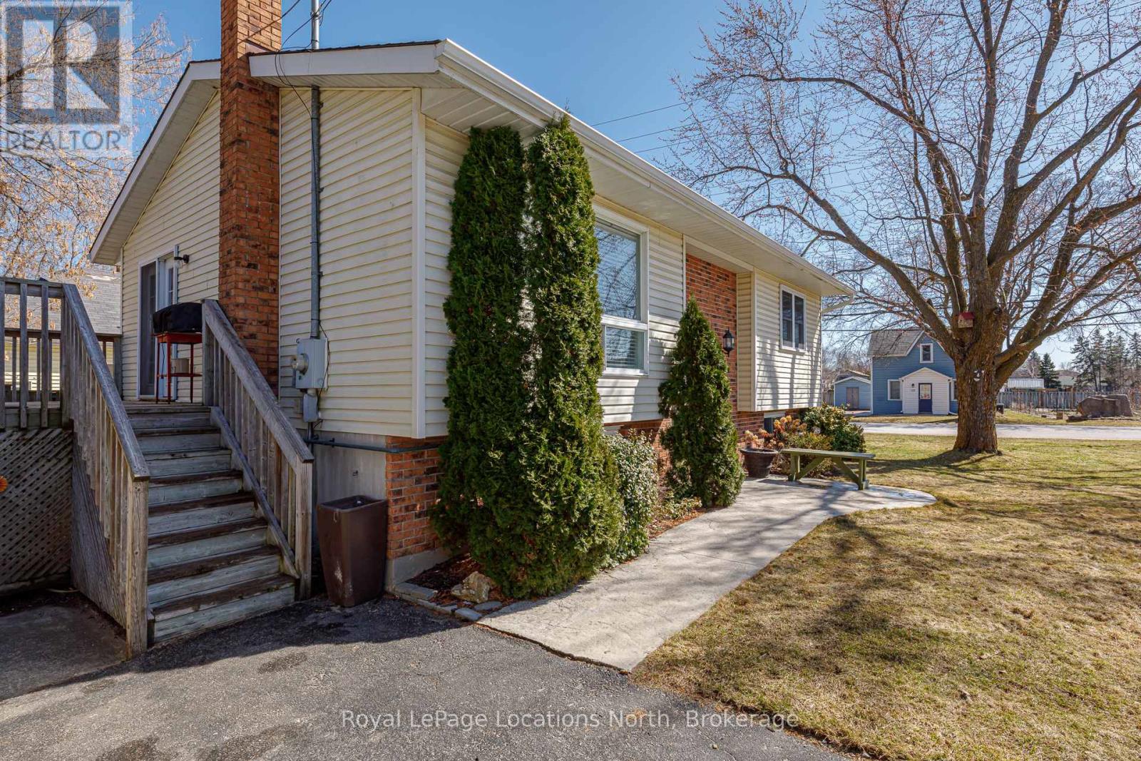 Property at 293 ROBINSON STREET image 2