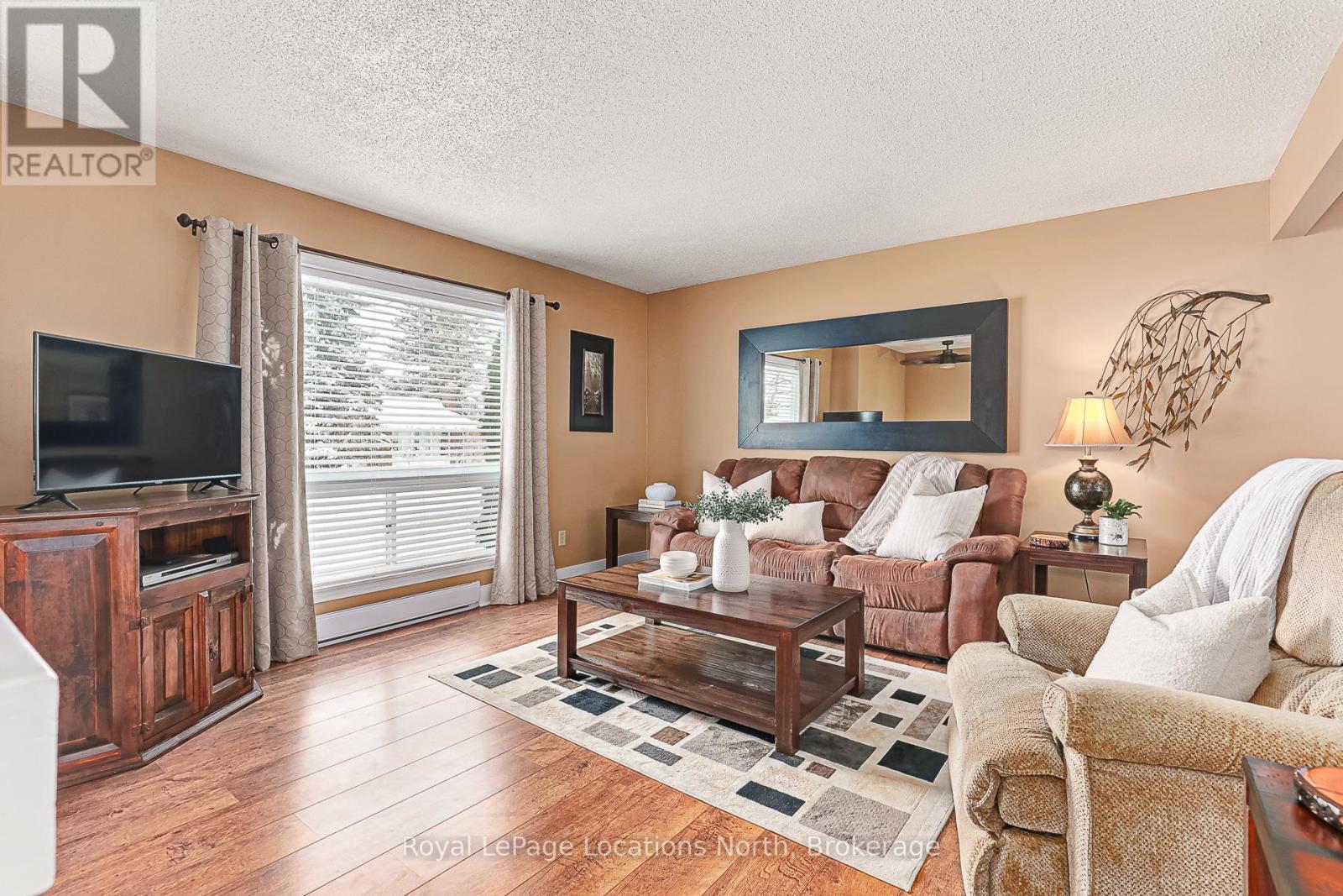 Property at 293 ROBINSON STREET image 4