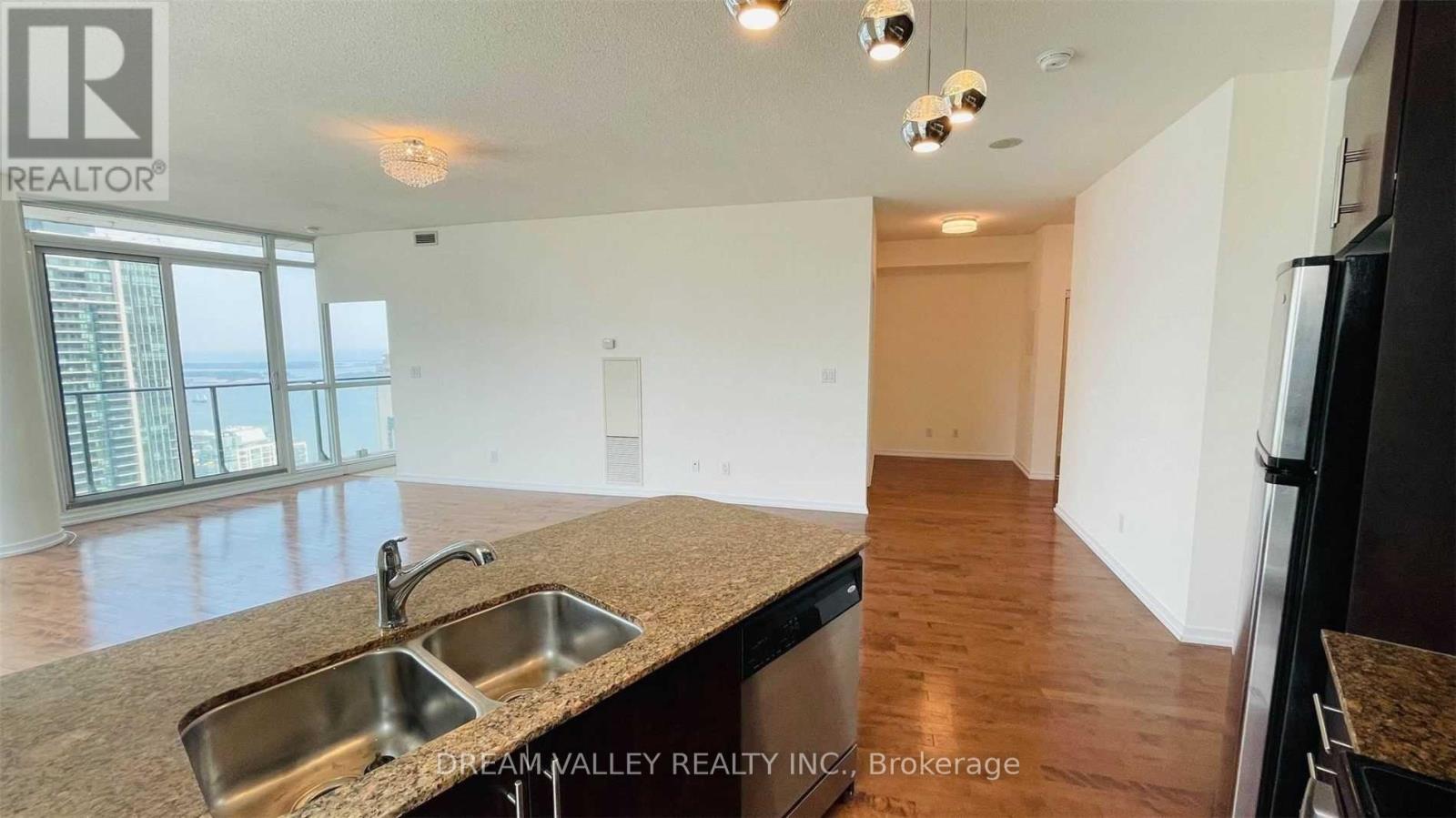 3908 - 65 Bremner Boulevard, Toronto, Ontario  M5J 0A7 - Photo 10 - C12037480