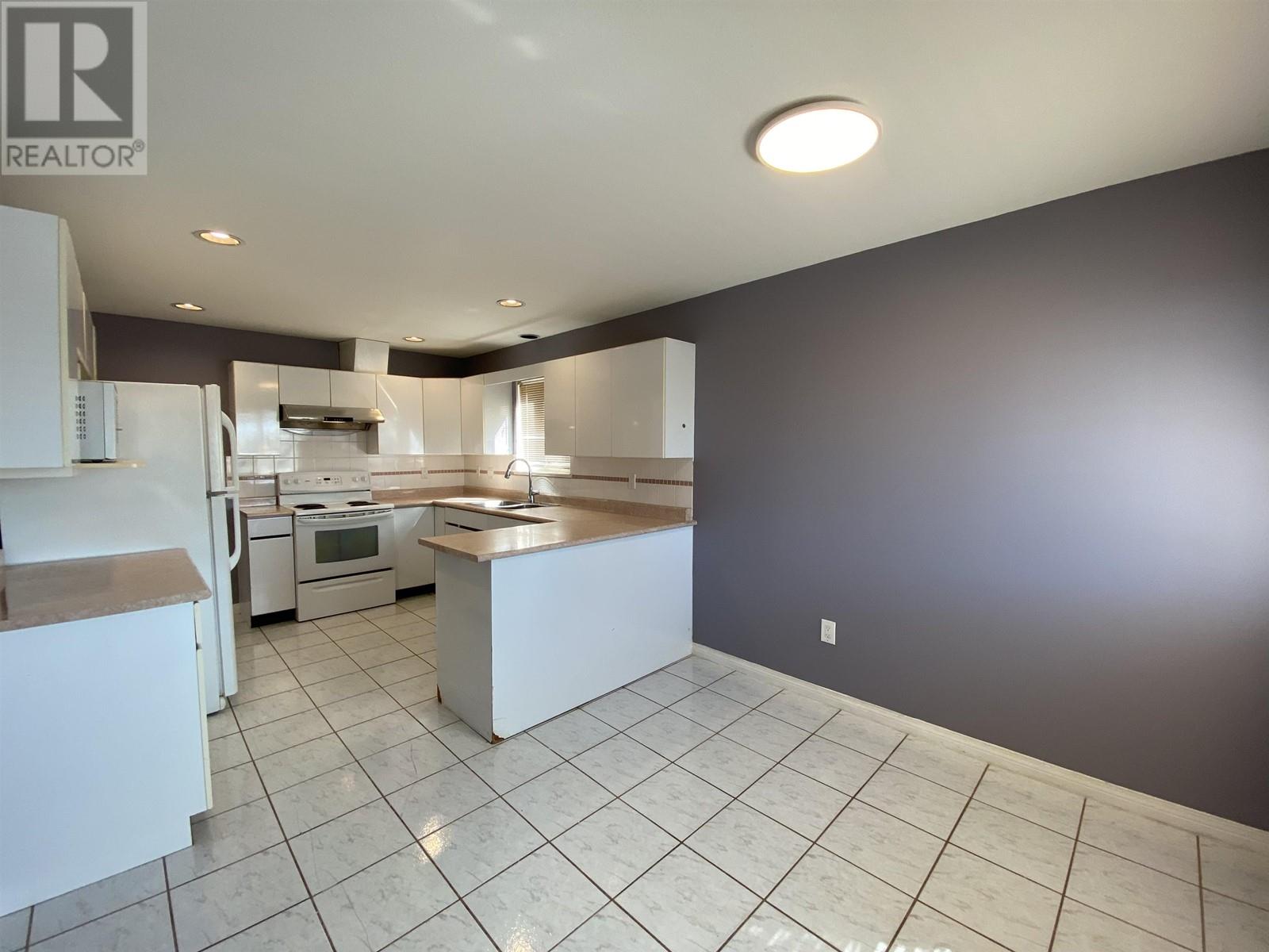2 Bed Suite 5336 Neville Street, Burnaby, British Columbia  V5J 2H7 - Photo 8 - R2981006