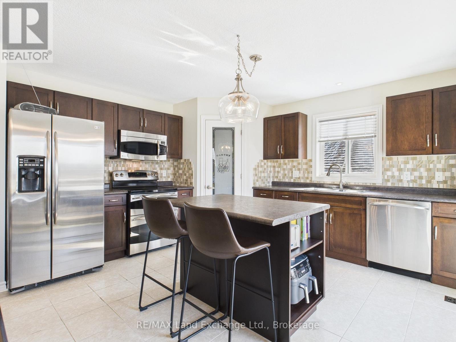 60 - 529 Stornoway Way, Huron-Kinloss, Ontario  N2Z 0A4 - Photo 8 - X12035998
