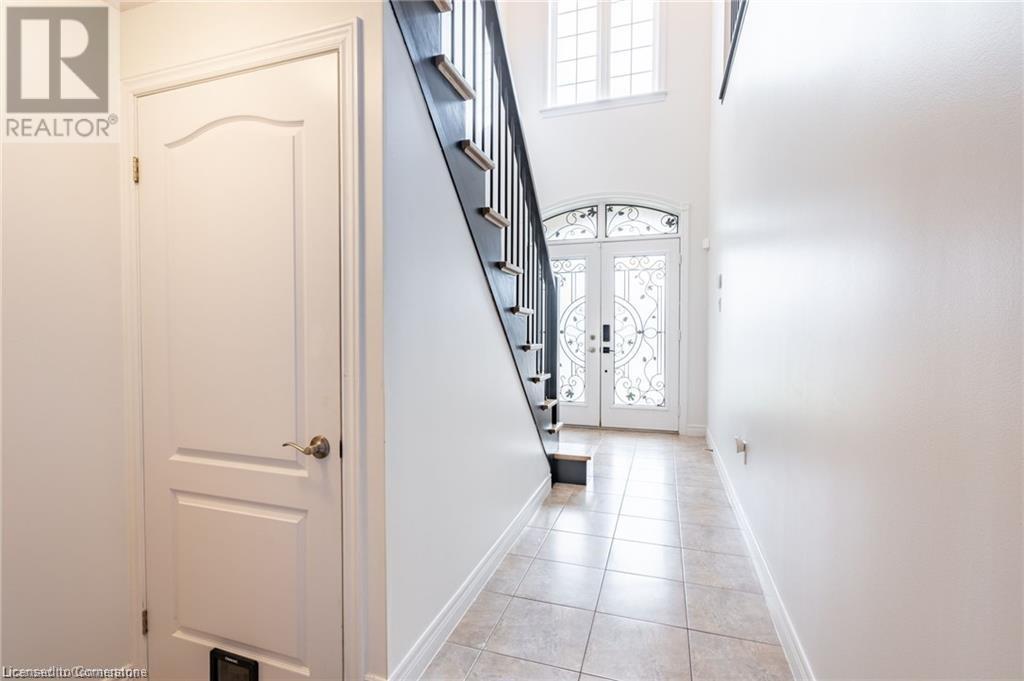 19 Hazelton Avenue, Hamilton, Ontario  L9B 0E7 - Photo 4 - 40709497