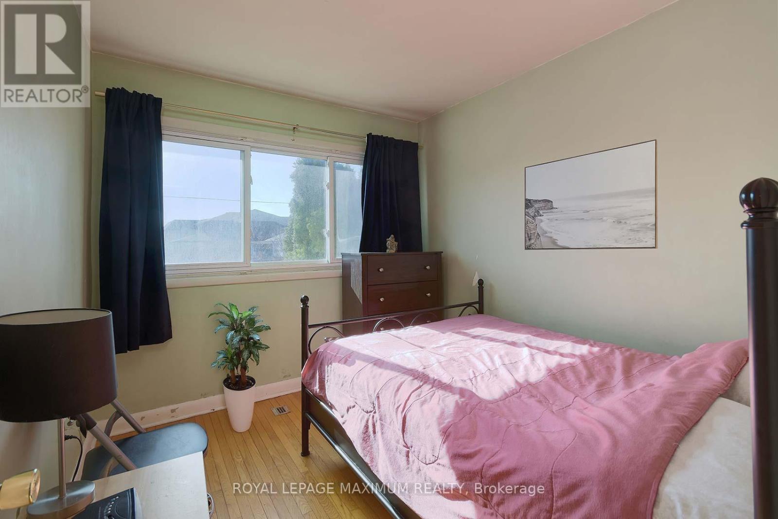 149 Leighland Avenue, Oakville, Ontario  L6H 1B3 - Photo 19 - W12037484