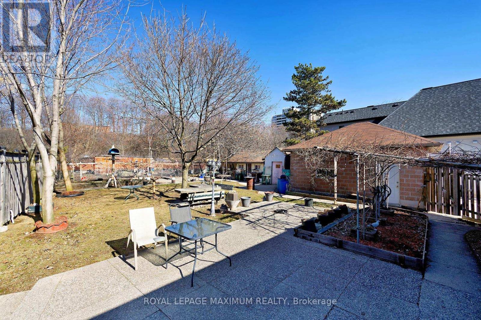 149 Leighland Avenue, Oakville, Ontario  L6H 1B3 - Photo 25 - W12037484