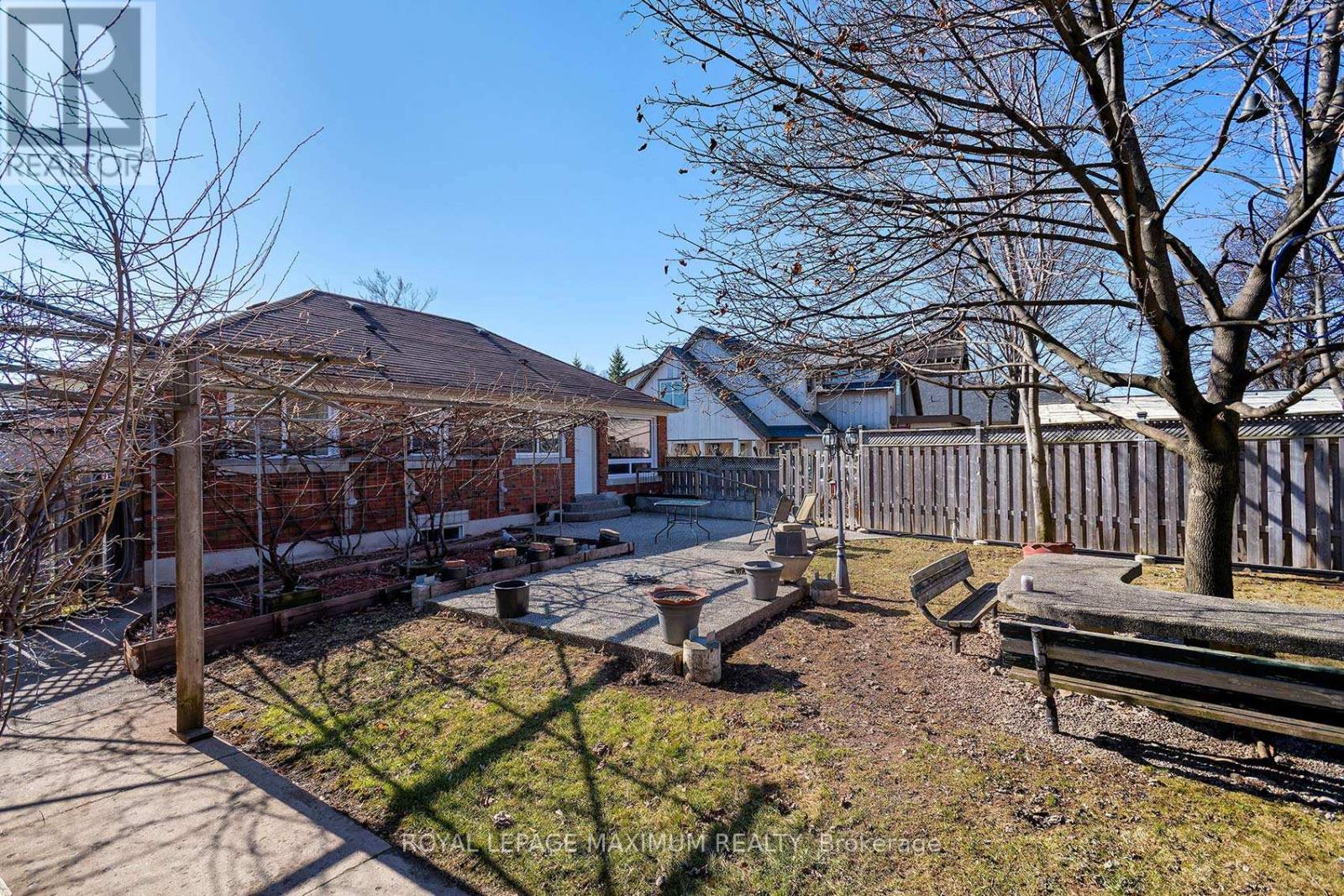 149 Leighland Avenue, Oakville, Ontario  L6H 1B3 - Photo 27 - W12037484