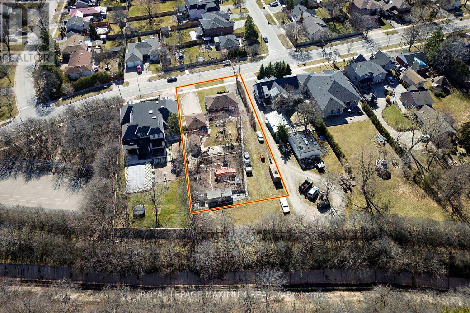 149 Leighland Avenue, Oakville, Ontario  L6H 1B3 - Photo 34 - W12037484