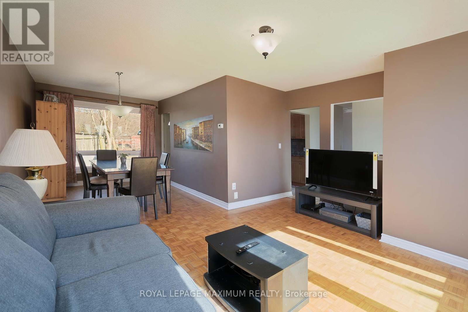 149 Leighland Avenue, Oakville, Ontario  L6H 1B3 - Photo 9 - W12037484