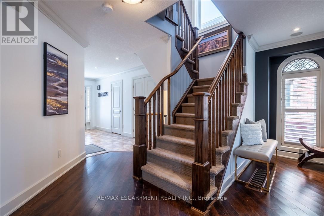 16 Sycamore Crescent, Grimsby, Ontario  L3M 5P7 - Photo 13 - X12037497
